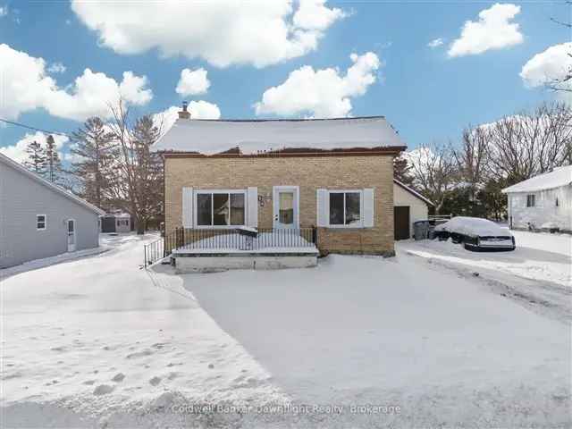 2+1 Bedroom Family Home with Detached Garage and Fenced Backyard