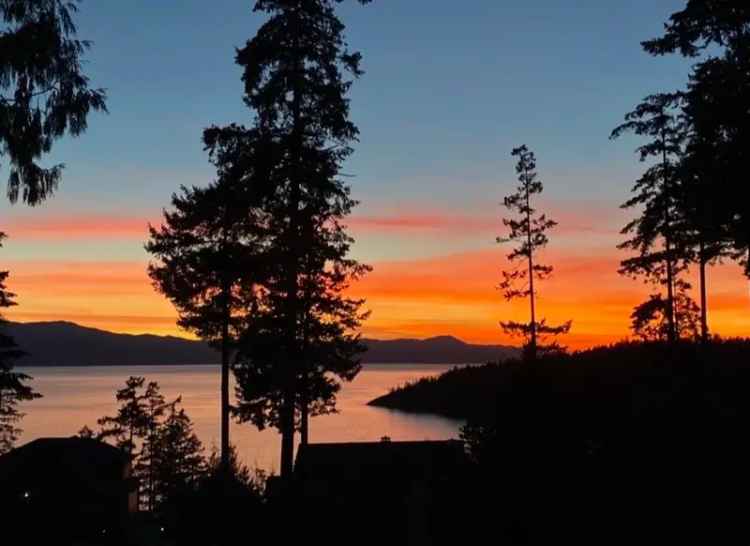 A $1,570,000.00 House/Single Family with 4 bedrooms in Pender Harbour Egmont, Sunshine Coast