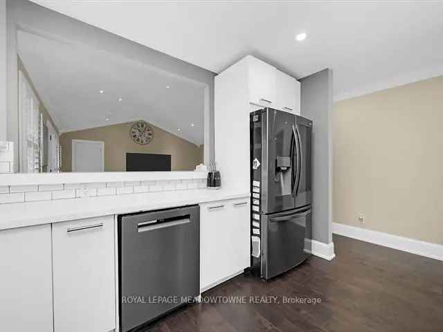 House For Sale in Hamilton, Ontario