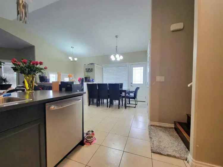 Duplex For Rent in Fort Saskatchewan, Alberta