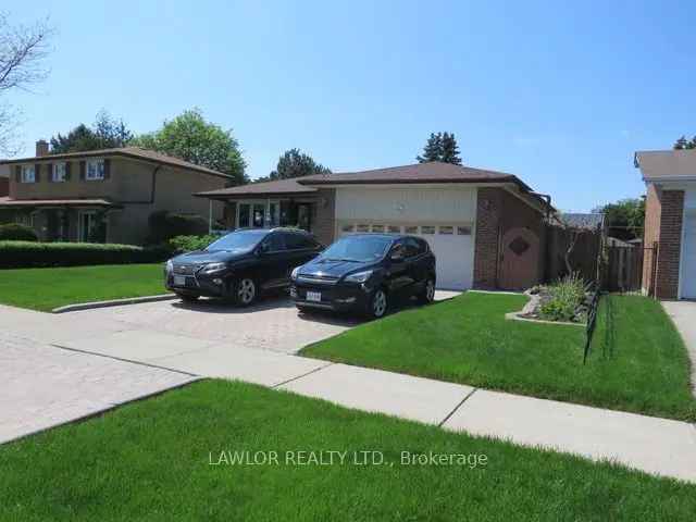 Seven Oaks Bungalow: Spacious Family Home with In-Law Suite