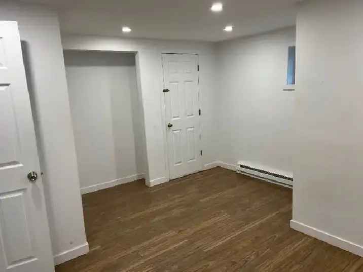 Rent 3 1/2 Apartment in Ahuntsic with Appliances and WiFi