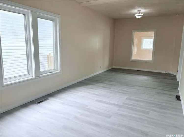 Family Home Near Schools and Parks 3 Beds 2 Baths Double Garage