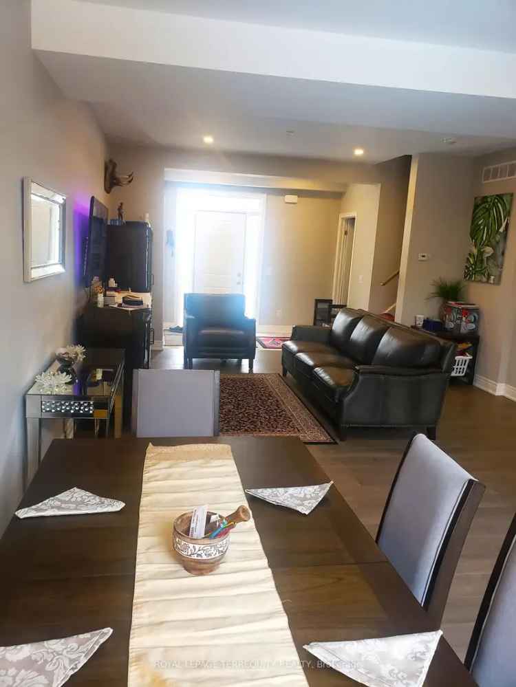 Modern Townhouse Near Hwy 406 QEW