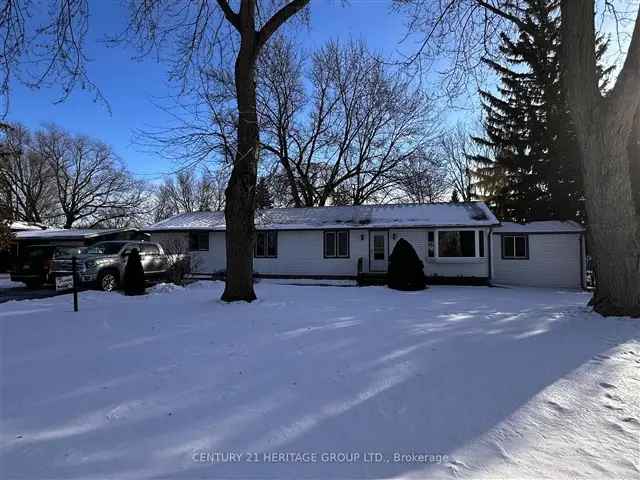 3 Bedroom Lakefront Bungalow in Wynhurst Gardens