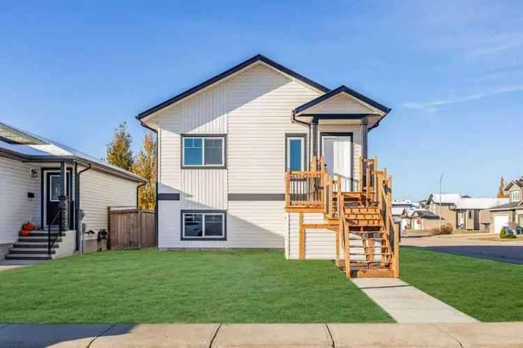 House For Rent in Blackfalds, Alberta