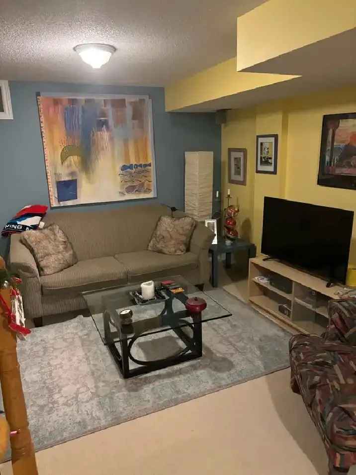 $1,250 / 1br - Large Room in Beautiful Leslieville home