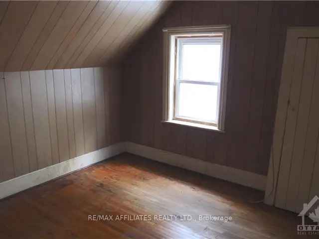 House For Sale in Smiths Falls, Ontario