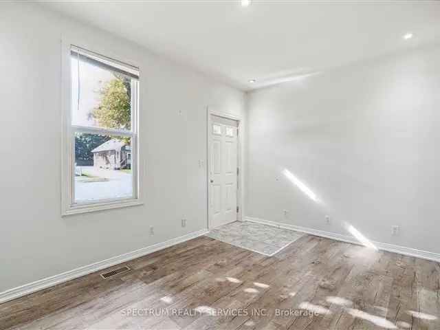 House For Sale in 143, Burton Avenue, Barrie, Ontario