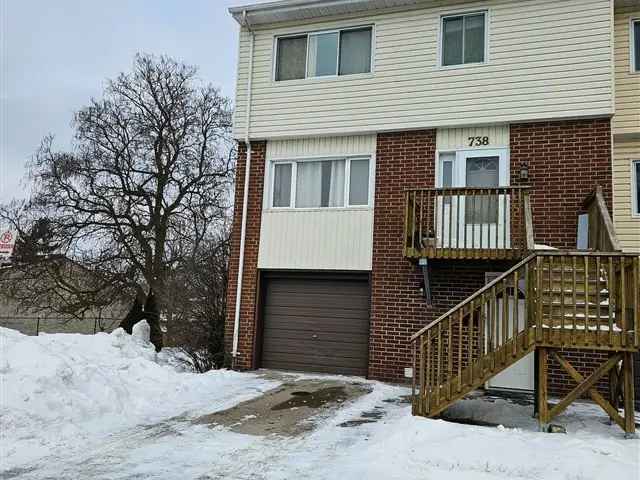 Townhouse For Sale in 738, Wilkins Street, London, Ontario