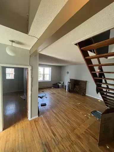 Rent 1 Bedroom Apartment in Ottawa with Spacious Living Room and Modern Kitchen