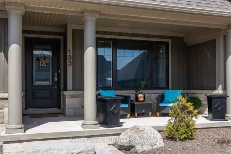 Buy townhouse Georgian Bay with golf course views and amenities