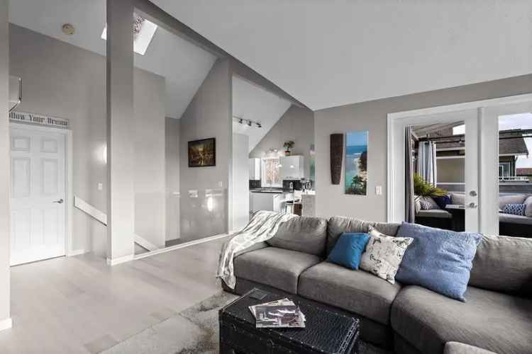 Luxury Townhouse with Panoramic Views in Lower Lonsdale