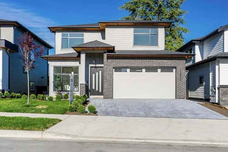 New Langley Home: Modern Luxury 4+2 Beds, Gourmet Kitchen, Legal Suite