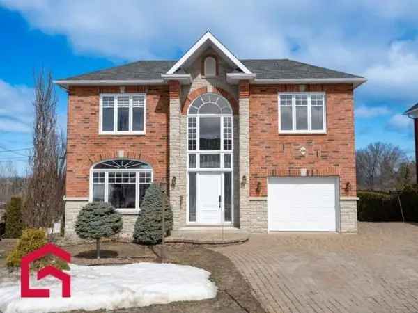 4-Bedroom Cottage with River Views and Inground Pool