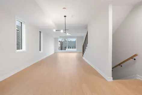 3 Bedroom 2.5 Bath Luxury Apartment in Old Ottawa South