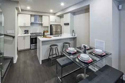 3 Bedroom 179m² Toronto Townhome Near Sherbourne Subway