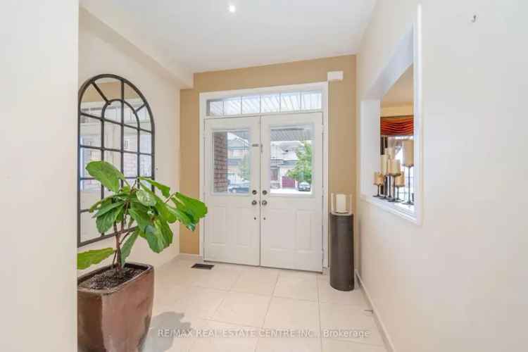 Spacious 4BR 4Bath House with Modern Kitchen and Large Lot