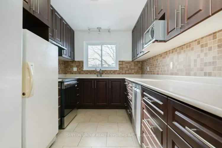 Spacious 3 1 Bedroom Condo Townhouse in Wexford Maryvale