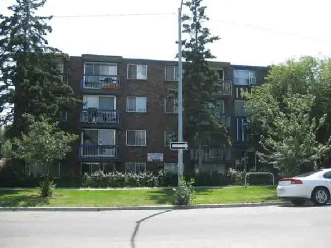 Sunalta - Inner city 1 BR apt only  minutes to downtown Calgary