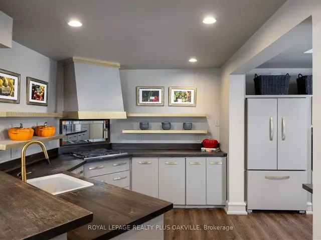 House For Sale in Burlington, Ontario