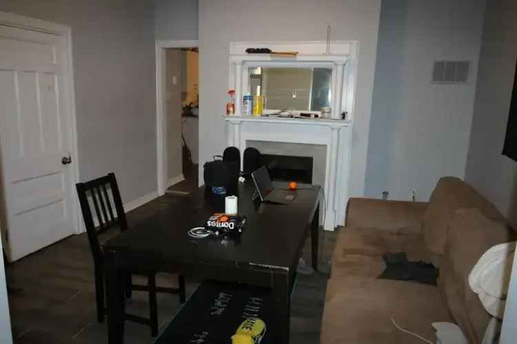 Rent Townhome in Ottawa with 5 Bedrooms and Modern Kitchen