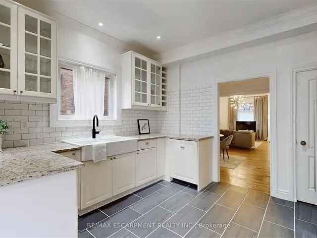 House For Sale in Hamilton, Ontario