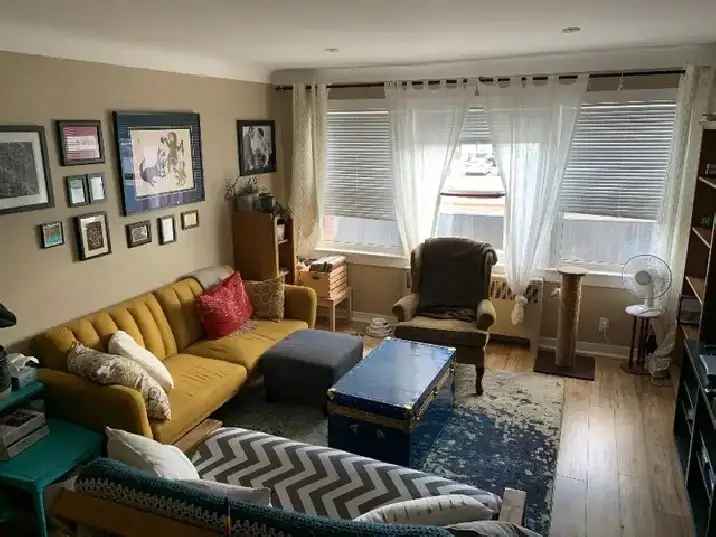 TWO BEDROOM APARTMENT WITH PARKING CLOSE TO DOWNTOWN OTTAWA