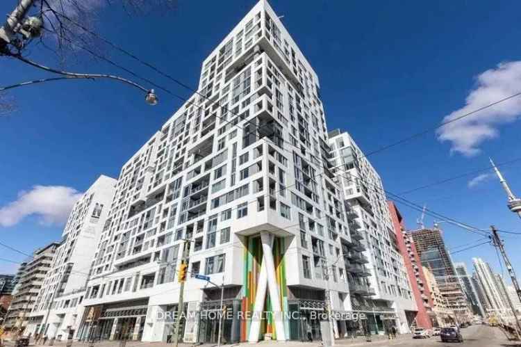 Rent Large Studio in King West with Balcony and Modern Amenities