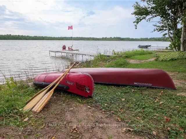 Waterfront Cottage on Miller Lake - 3 Bedroom Renovated Home