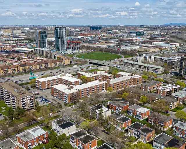 Modern Apartments near Marche Central and Centre Rockland