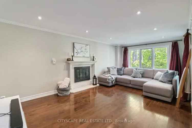 House For Sale in Mississauga, Ontario