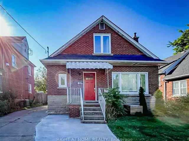 House For Sale in Hamilton, Ontario