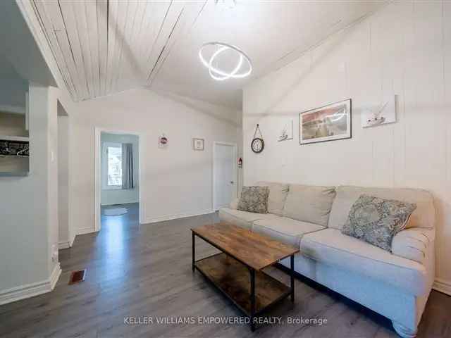 Keswick South Bungalow Near Lake Simcoe - Updated & Spacious