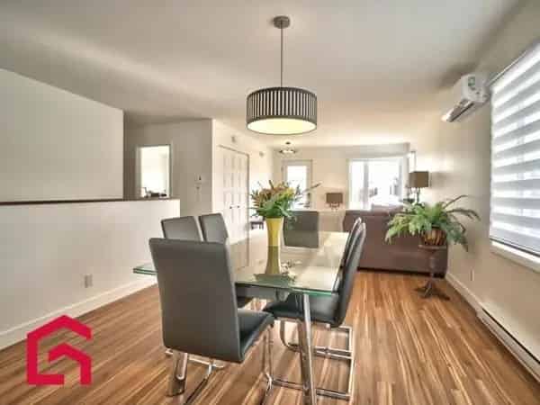 4 Bedroom Semi-Detached Bungalow Near Estrie