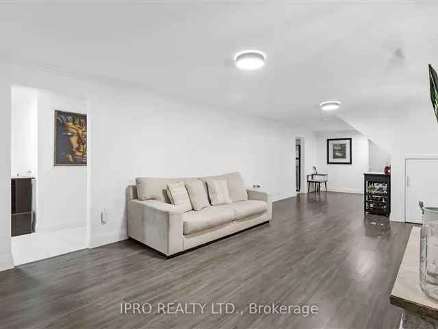 House For Sale in 3280, Cawthra Road, Mississauga, Ontario