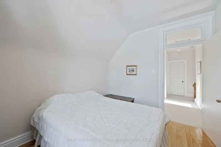 Buy 3 Bedroom House in Old North London with Modern Features