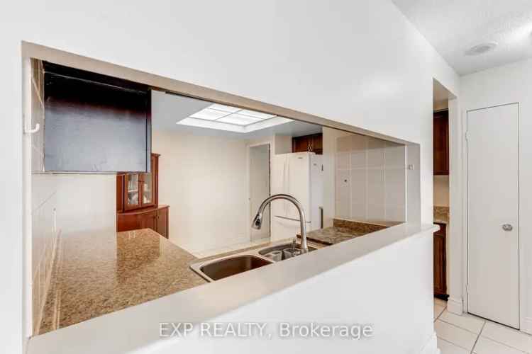 Luxury Vista Condo: Spacious, Resort Amenities, South-Facing Balcony