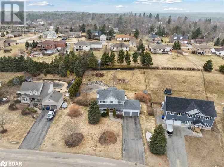 Executive 4+1 Bedroom Family Home Hillside Pool Private Backyard