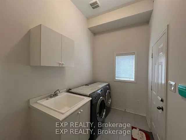 House For Rent in Newmarket, Ontario