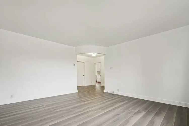 Spacious 3 Bedroom Apartment Near Bus Stops and Amenities