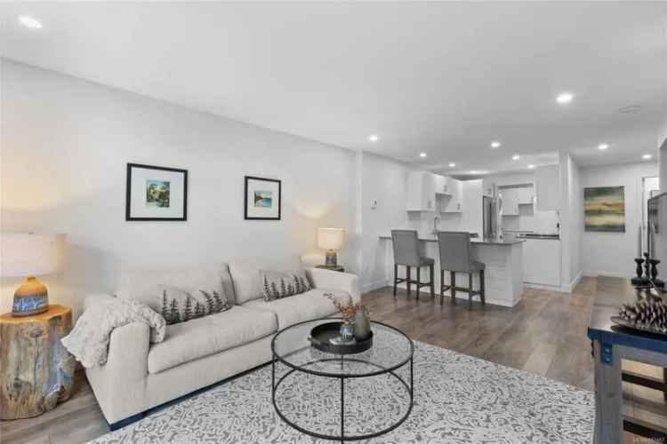 Updated 3 Bed Townhouse with Huge Patio - Treelane Estates
