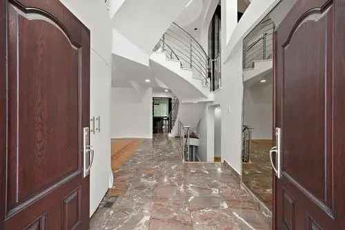 7-Bedroom Home with Pool in Prestigious Neighborhood