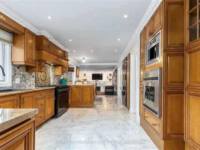 House For Sale in Hamilton, Ontario