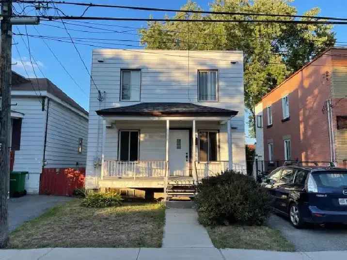 Beautiful 4 1 2 Duplex in Saint Laurent Near Metro
