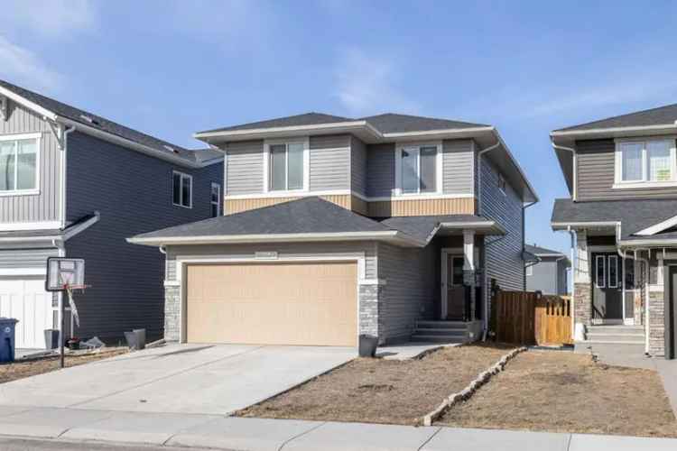 House For Sale in Town of Cochrane, Alberta