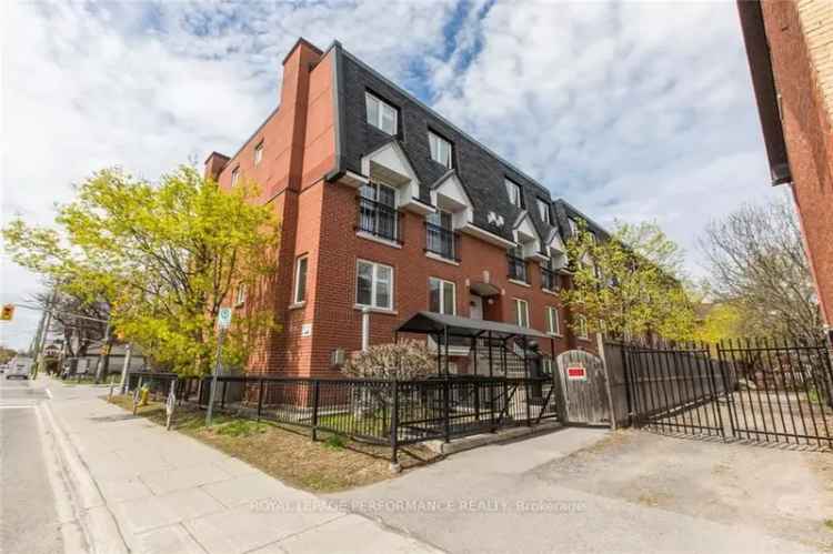 ByWard Market 2-Bed Condo with Rooftop Terrace