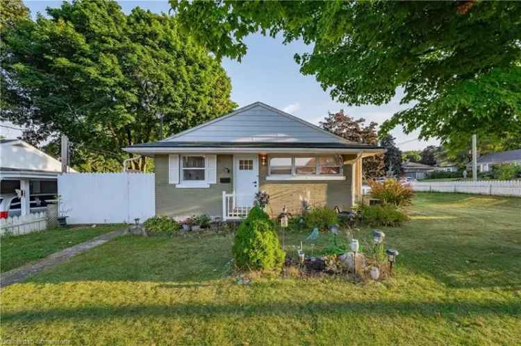 Cozy Bungalow - Family Friendly - Move In Ready