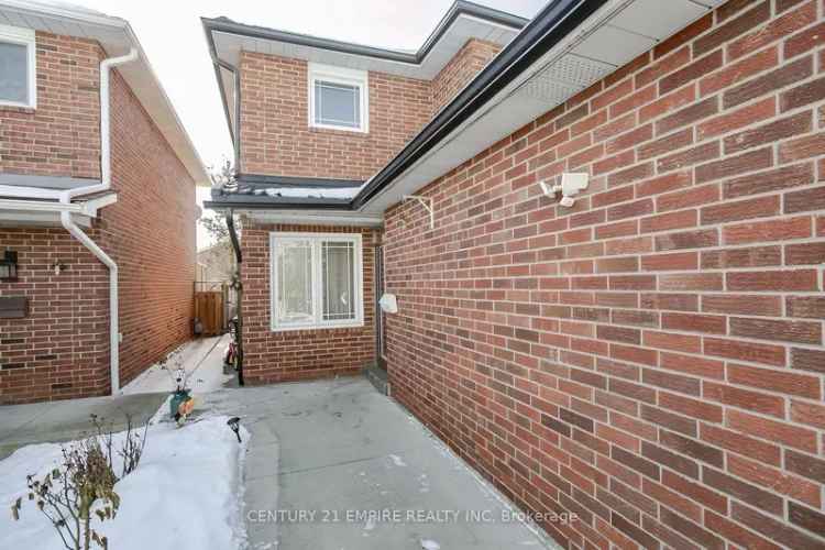 House For Sale in 231, Murray Street, Brampton, Ontario