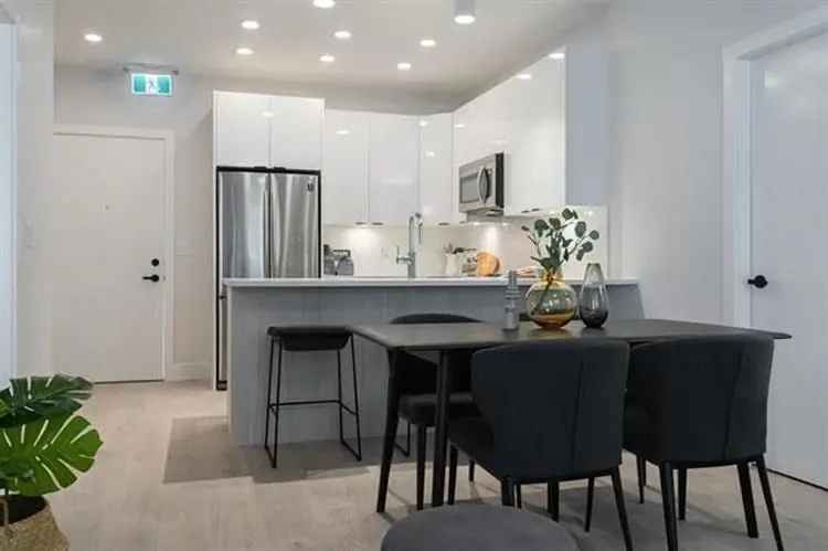 Surrey Condo for Sale: 1 Bed 1 Bath near Skytrain